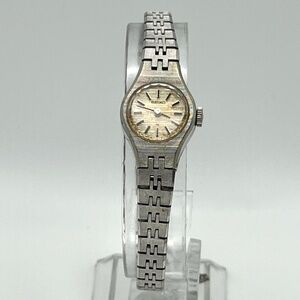Seiko Vintage 1970’s  Petite Round Mechanical Wind Up Silver Ladies Watch Workin